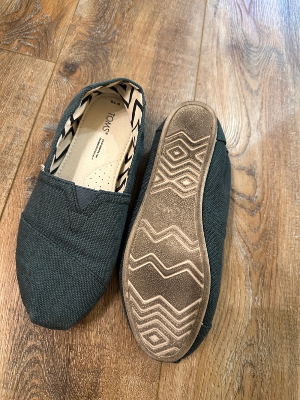 Green Canvas Toms women’s size 7.5 slip on casual shoes - Picture 4 of 8